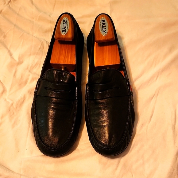 GUCCI WEB ACCENT LEATHER LOAFERS - Picture 1 of 11